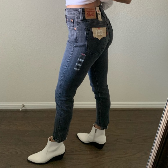 Leviโs 501 high rise skinny jean in faded black - Picture 13 of 16